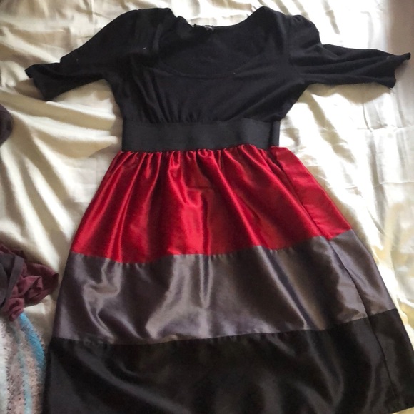 Cute and simple party dress - Picture 1 of 3